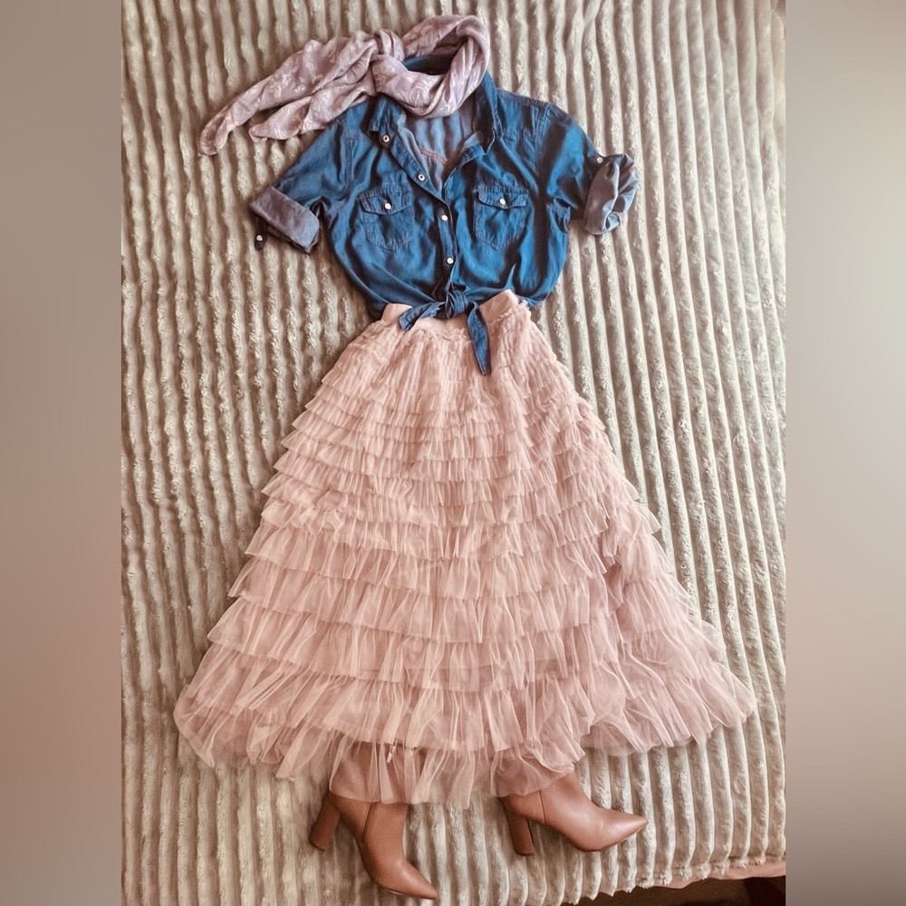 WHOLE OUTFIT Pink Ruffled Skirt Jean Crop top Ankle Boots & Scarf